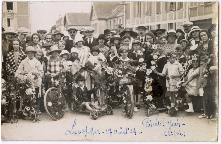 Fête du 15 août, concours des patinettes et calèches fleuries, défilés, ânes (n°48 à 54, 347 et 348)